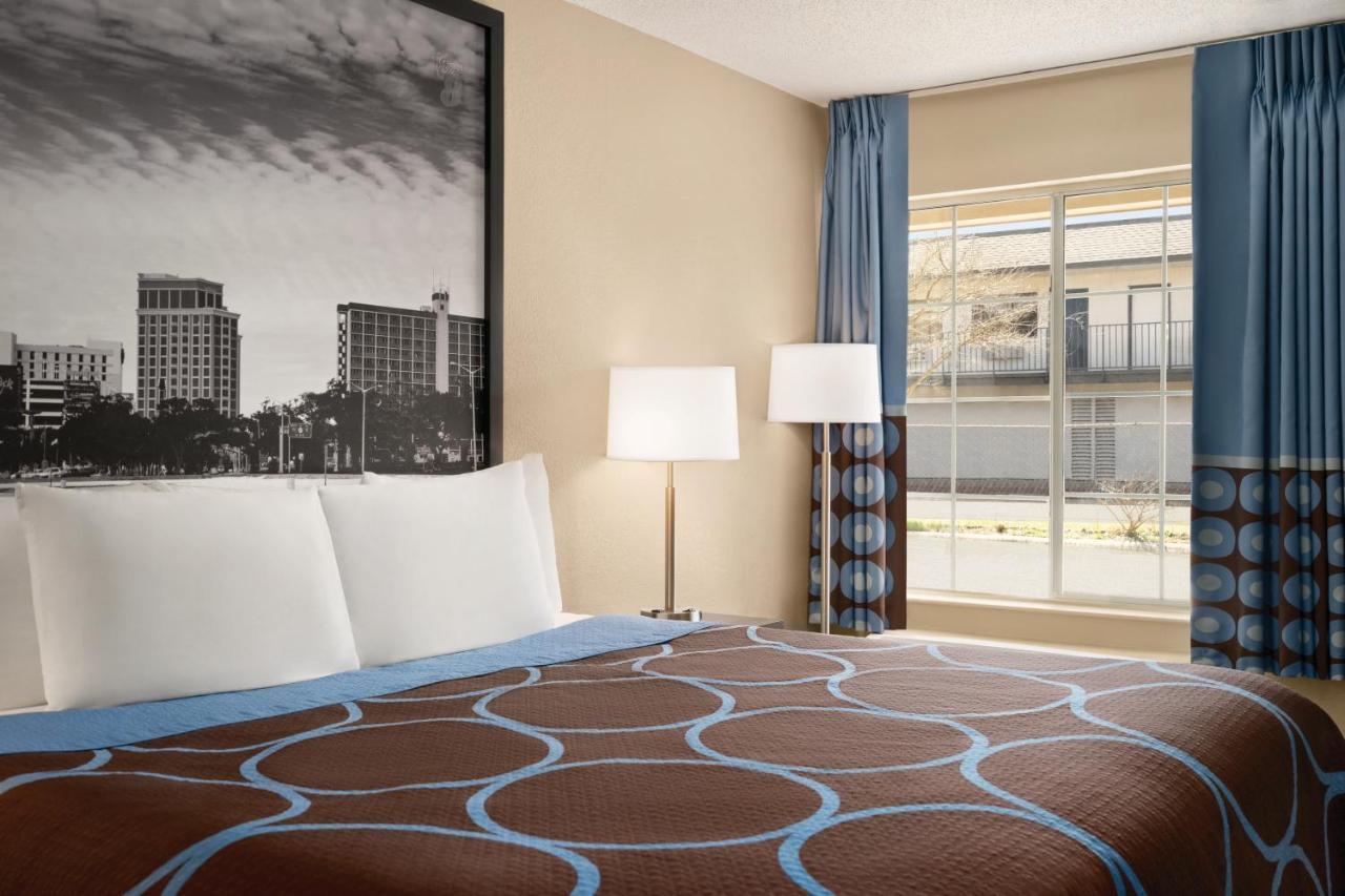 Super 8 By Wyndham Gulfport Biloxi Airport Motel Ngoại thất bức ảnh