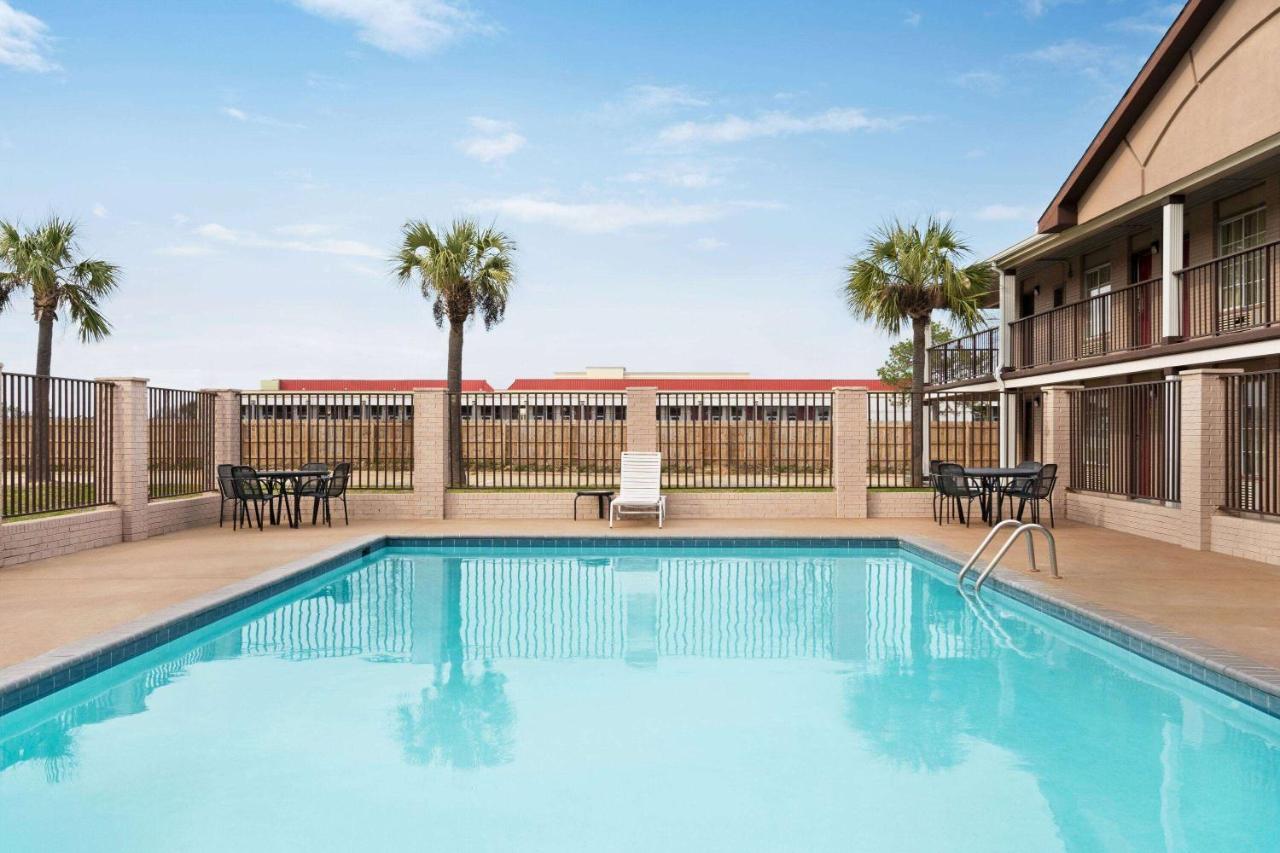 Super 8 By Wyndham Gulfport Biloxi Airport Motel Ngoại thất bức ảnh