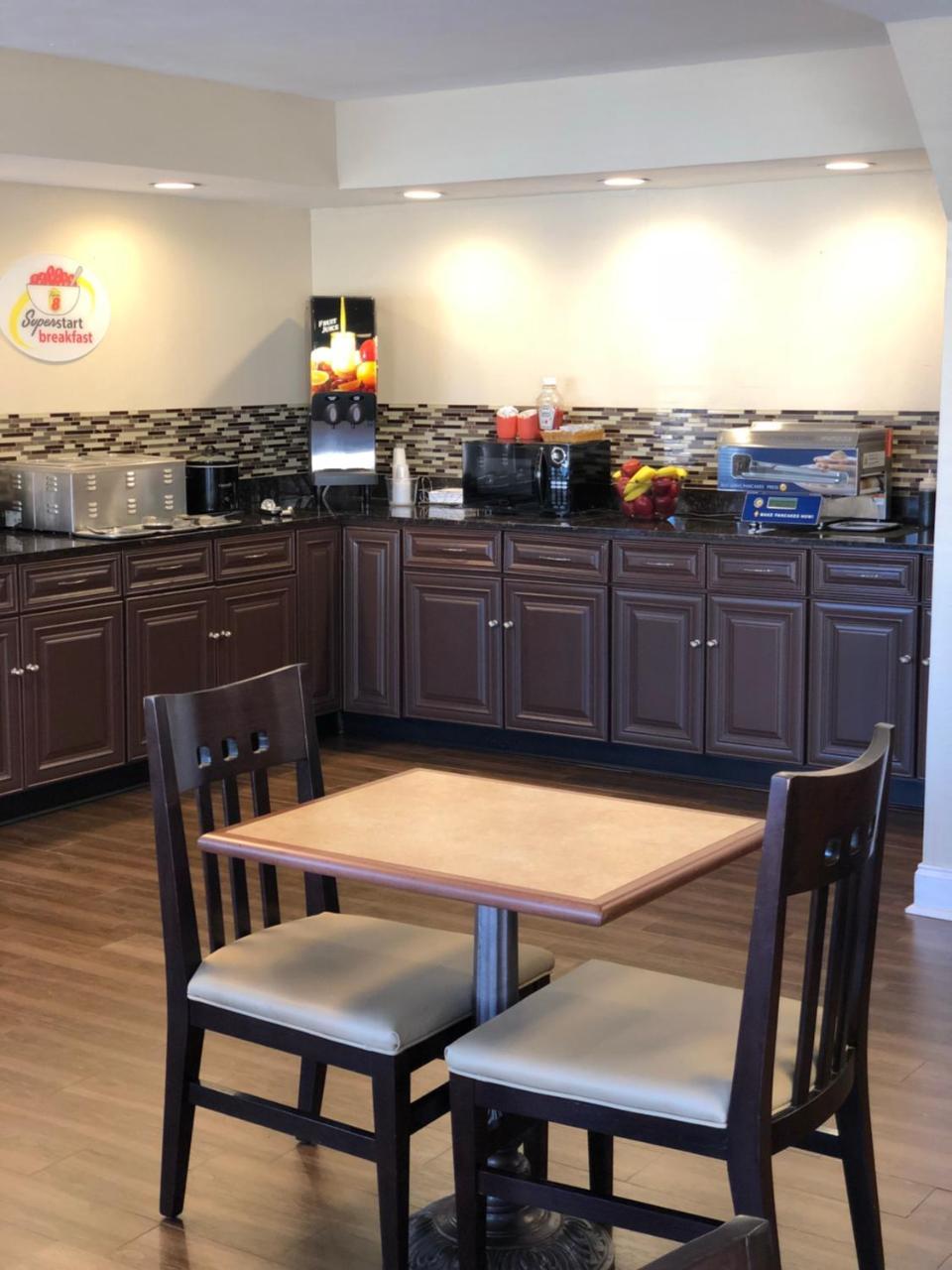 Super 8 By Wyndham Gulfport Biloxi Airport Motel Ngoại thất bức ảnh